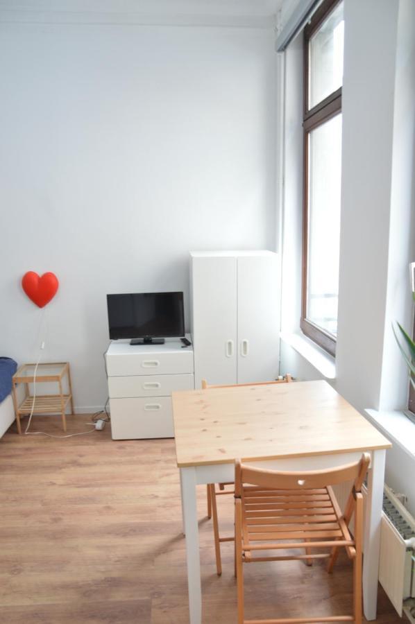 Awesome Studio In Marolles Apartment บรัสเซลส์ ภายนอก รูปภาพ